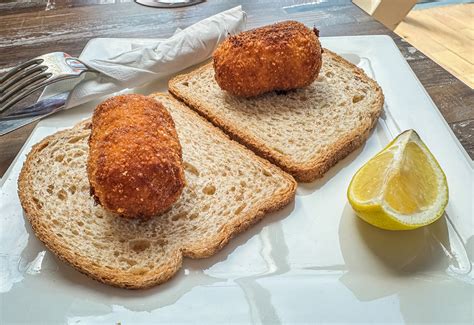 beste garnaalkroketten blankenberge|Dineren op een unieke locatie aan de kust.